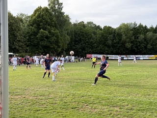 Kirchberger Fußball-Sportwoche startet mit Rekordtag – Erfolgreicher Benefizspieltag trotzt Regen und holprigem Rasen
